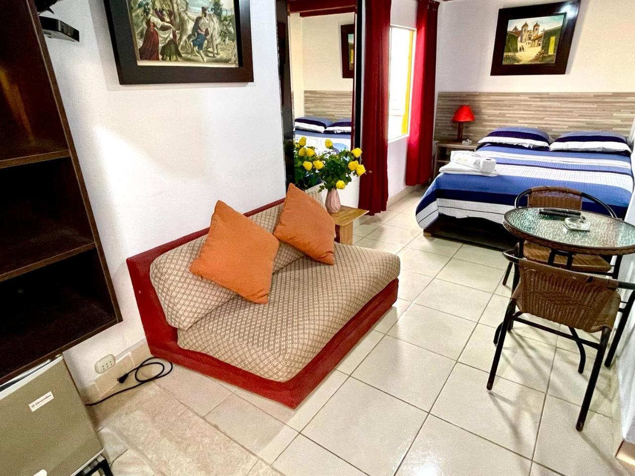 Hostal Ocean Pacifico بونتا نيغرا المظهر الخارجي الصورة