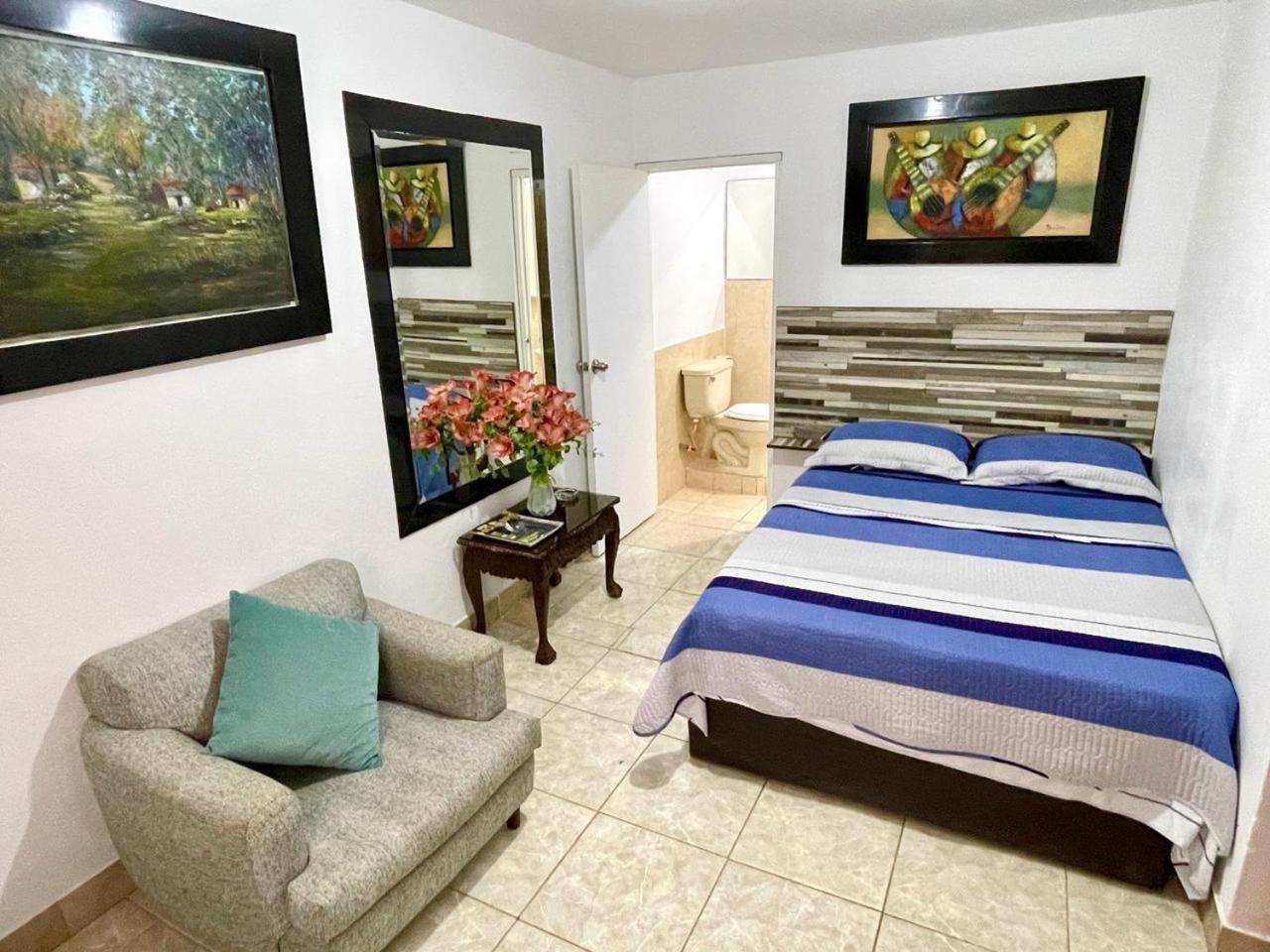 Hostal Ocean Pacifico بونتا نيغرا المظهر الخارجي الصورة